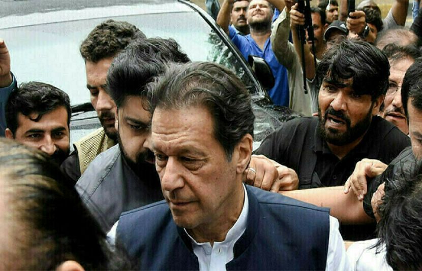 ذرائع کے مطابق عمران خان مکمل طور پر صحت مند ہیں اور جیل آنے والے ہر فرد کی بانی چیئرمین پی ٹی آئی سے ملاقات کرائی جاتی ہے