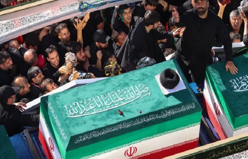 ایران کے شہید سپریم لیڈر آیت اللہ علی خامنہ ای کی مشہد میں تدفین کردی گئی
