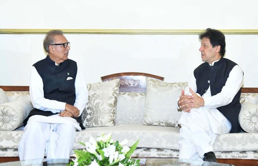صدر عارف علوی عمران خان سے ملاقات کیلئے لاہور پہنچ گئے
