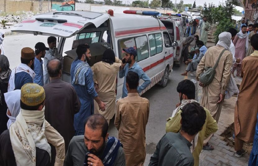 مسلح افراد نے دکانوں پر فائرنگ کی جس کے نتیجے میں پانچوں مزدور موقع پر ہی جاں بحق ہو گئے