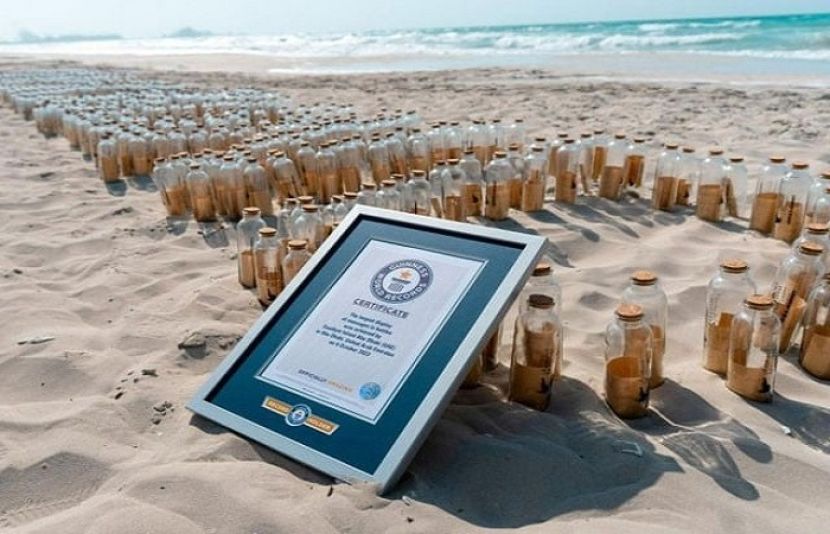متحدہ عرب امارات میں 1100 بوتلوں میں بند پیغامات کی نمائش کرتے ہوئے گینیز ورلڈ ریکارڈ قائم کر دیا گیا۔