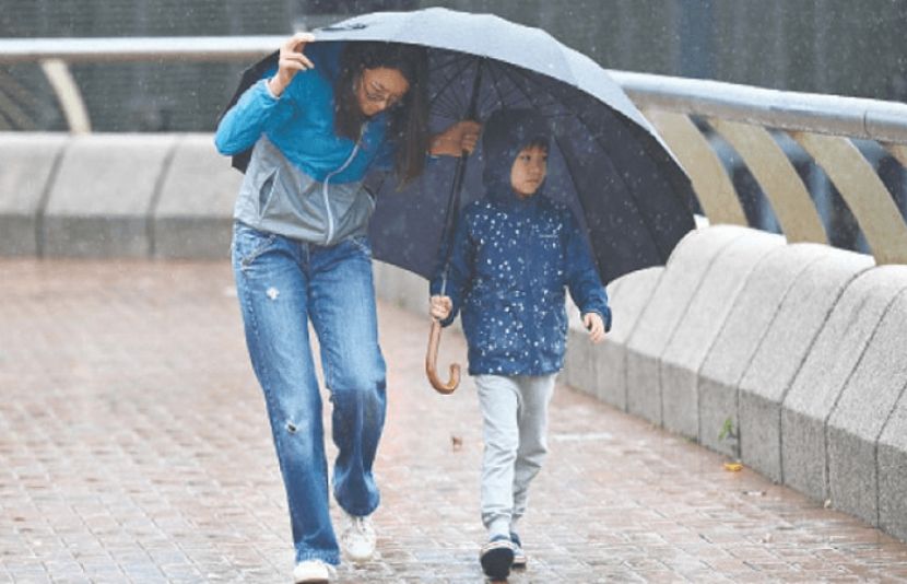 ہانگ کانگ میں طوفان کی وارننگ جاری، ٹرانسپورٹ سروسز اور اسکولوں کو بند کر دیا گیا