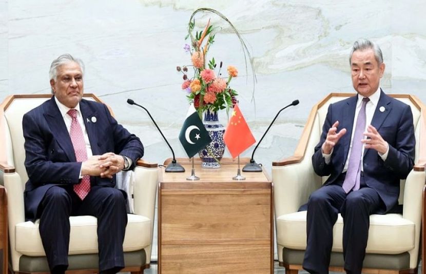 نائب وزیراعظم و وزیر خارجہ سینیٹر اسحاق ڈار اور چین کے وزیر خارجہ وانگ یی