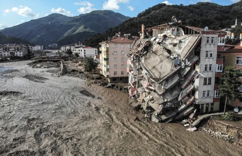 ترکیہ میں شدید بارشوں نے تباہی مچادی، موسلادھاربارش سے دارالحکومت انقرہ پانی پانی ہوگیا۔