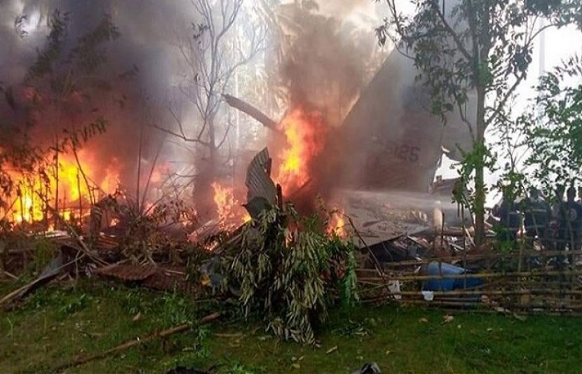 فلپائن میں فوجی طیارہ گرنے سے تباہ