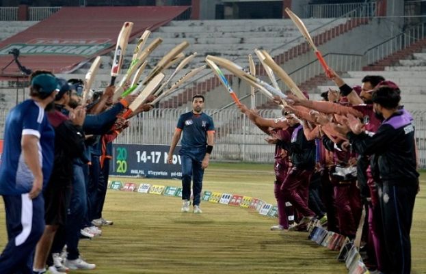 عمرگل نے کرکٹ سے ریٹائرمنٹ کا اعلان کردیا، پریس کانفرنس میں آبدیدہ ہوگئے