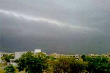 کراچی اور گوجرانوالہ میں بارش سے موسم خوشگوار