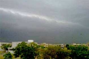 کراچی اور گوجرانوالہ میں بارش سے موسم خوشگوار