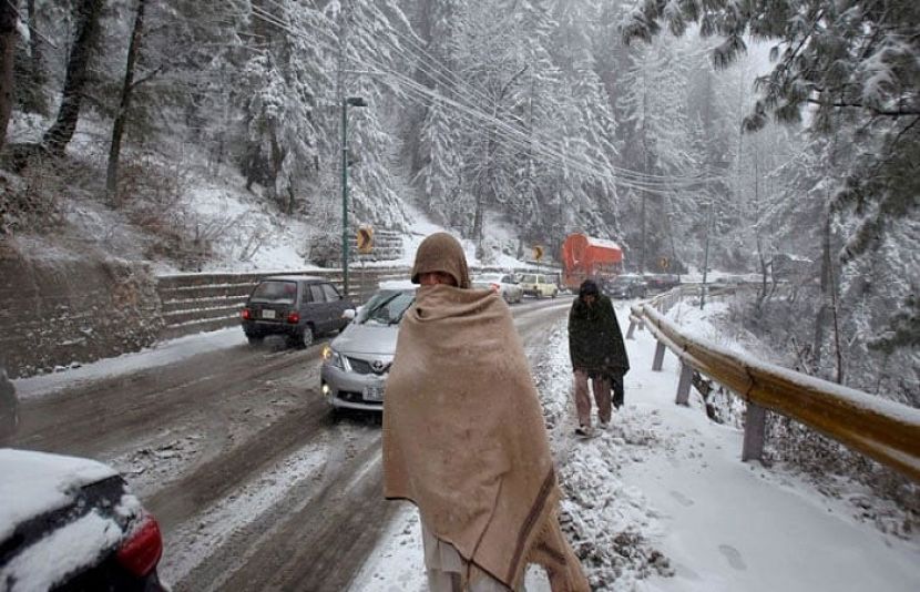 خیبر پختونخوا، آزاد کشمیر اور گلگت بلتستان کے پہاڑی علاقوں میں وقفے وقفے سے برفباری کا سلسلہ جاری ہے