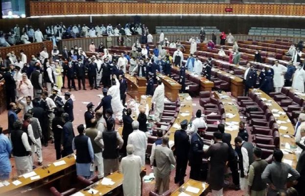 غیرپارلیمانی زبان استعمال کرنے والوں کو ایوان میں جانے کی اجازت نہیں ملے گی، اسپیکر