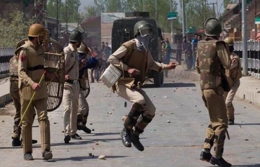 قابض بھارتی فورسز کی مقبوضہ کشمیر میں فائرنگ، نوجوانوں شہید
