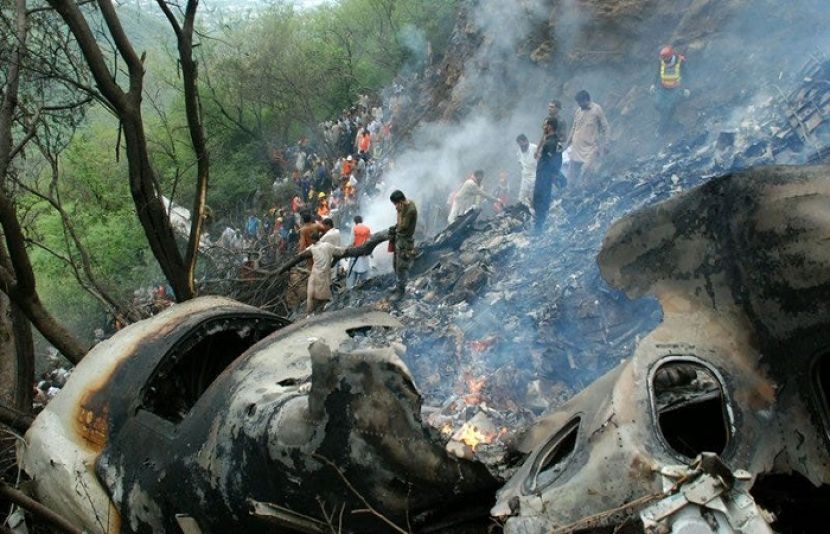 نجی ایئرلائن کے المناک حادثے سے متعلق طویل قانونی کارروائی کے بعد اہم فیصلہ سناتے ہوئے متاثرہ خاندانوں کو معاوضہ ادا کرنے کا حکم دے دیا ہے