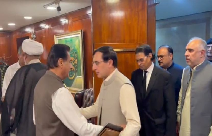 وفاقی حکومت اور پی ٹی آئی کے درمیان مذاکرات کا پہلا دور بے نتیجہ ختم ہوگیا