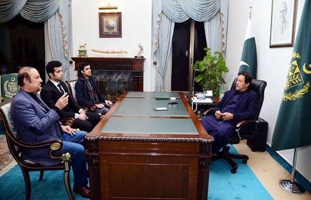 پاکستان کو استحکام کی پٹری سے ڈی ریل نہیں ہونے دیں گے: وزیراعظم