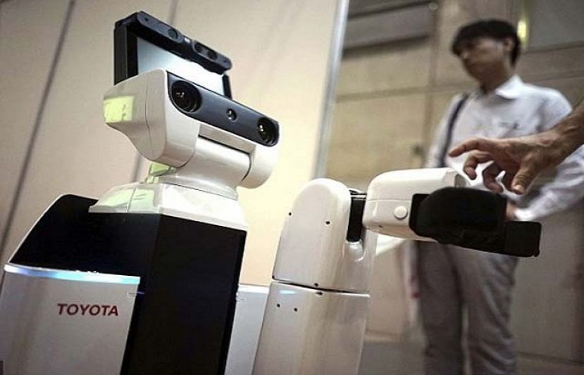 جاپانی کمپنی نے مریض اورضعیف افراد کیلیے ’’نرس روبوٹ‘‘ تیار کرلیا