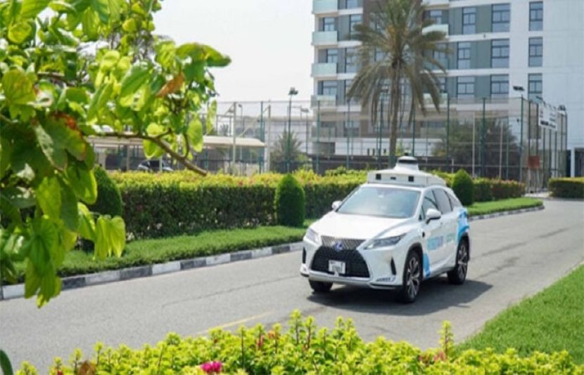 دبئی میں بغیر ڈرائیور کے چلنے والی کار