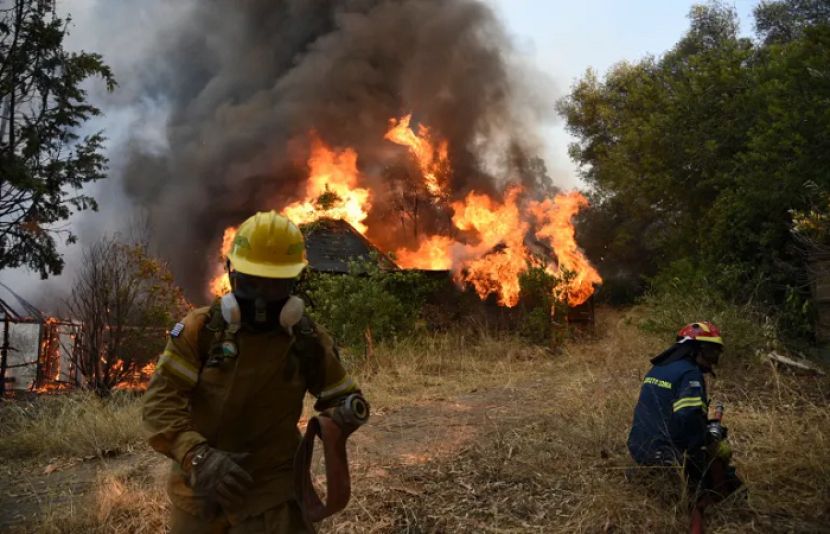 یونان کے جنگلات میں لگی آگ بے قابو ہوگئی، آگ کی وجہ سے 18 افراد ہلاک ہوگئے۔