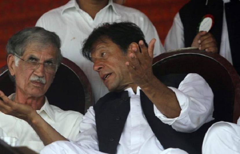 پاکستان تحریک انصاف (پی ٹی آئی) پارلیمنٹیرین کے سربراہ پرویز خٹک  اور عمران خان