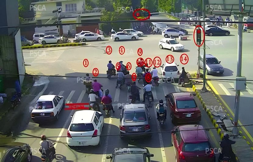 کراچی میں ای چالان کا آغاز؛ 6 گھنٹوں میں ایک کروڑ روپے کا جرمانہ وصول