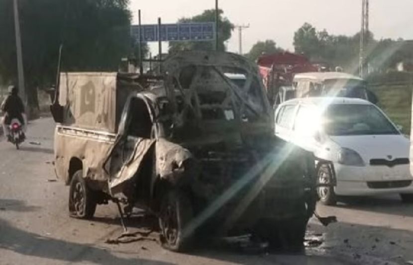 بنوں میں سکیورٹی فورسز کے قافلے پر خودکش حملہ