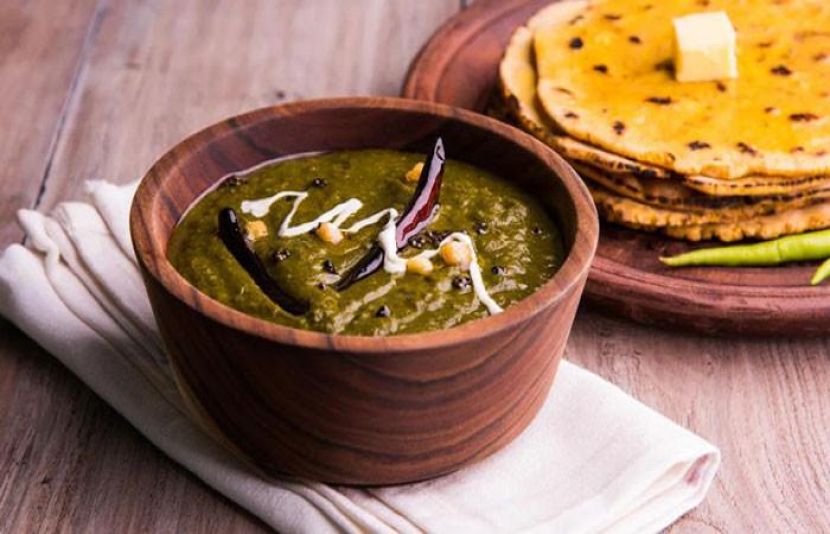 سرسوں کا ساگ موسم سرما میں خاص طور پر پسند کیا جاتا ہے