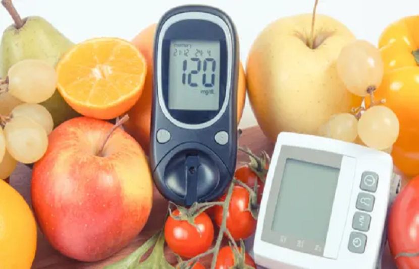 ہیٹ ویو کے بڑھتے ہوئے خطرات کے پیشِ نظر ماہرینِ صحت نے جسم میں پانی کی کمی کو پورا کرنے کے لیے پھلوں کے استعمال پر زور دیا ہے