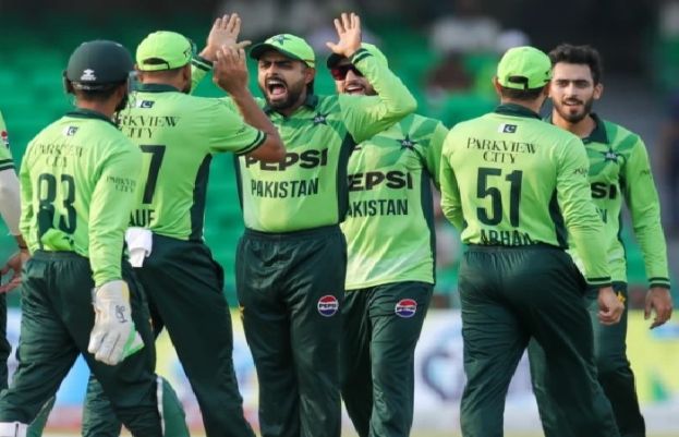 پاکستان نے آسٹریلیا کو تیسرے ون ڈے میں 4 وکٹ سے شکست دے کر سیریز جیت لی۔