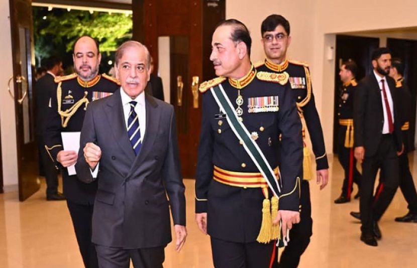 حکومت نے سویلین اور ملٹری قیادت کے تعلقات میں دراڑ پڑنے کے حوالے سے گردش کرنے والی قیاس آرائیوں کو مسترد کر دیا