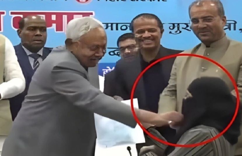ریاست بہار کے وزیراعلیٰ نتیش کمار کے خلاف مسلمان خاتون ڈاکٹر کا نقاب کھینچنے پر مقدمہ درج کرلیا