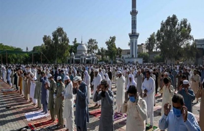 ملک بھر میں آج عید الاضحیٰ مذہبی جوش و جذبے کے ساتھ منائی جا رہی ہے