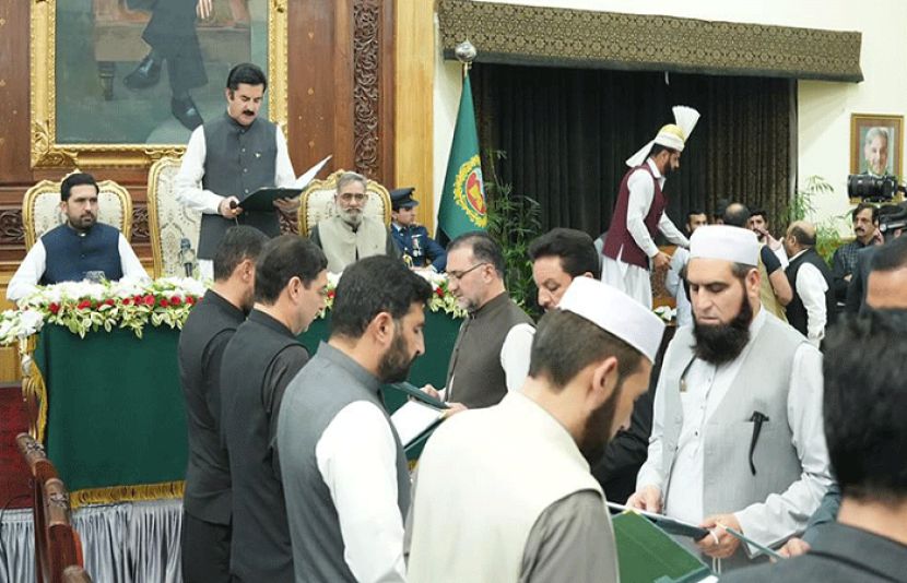 خیبرپختونخوا کابینہ کے 10 اراکین نے بطور صوبائی وزیر اپنے عہدے کا حلف اٹھا لیا