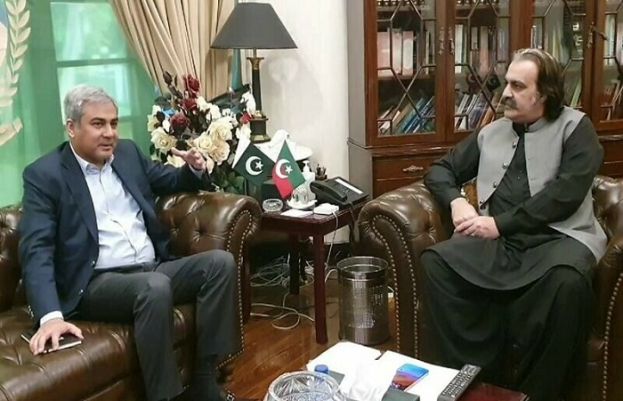 وفاقی وزیر داخلہ محسن نقوی وزیر اعلیٰ خیبر پختونخوا علی امین خان گنڈاپور سے ملاقات کر رہے ہیں