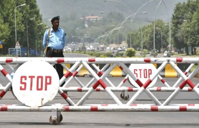 وفاقی دارالحکومت اسلام آباد میں امن مذاکرات کے سلسلے میں غیر ملکی وفود کی آمد کے پیش نظر سکیورٹی کے سخت انتظامات کیے گئے ہیں