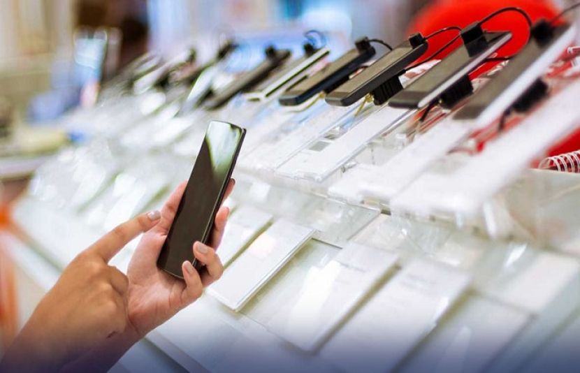 موبائل فونز کی درآمد پر کسٹم ڈیوٹی بڑھانے کے بعد پاکستان میں معروف موبائل فون برانڈز اپنے ماڈلز کی قیمتیں بڑھنے کو تیار ہیں