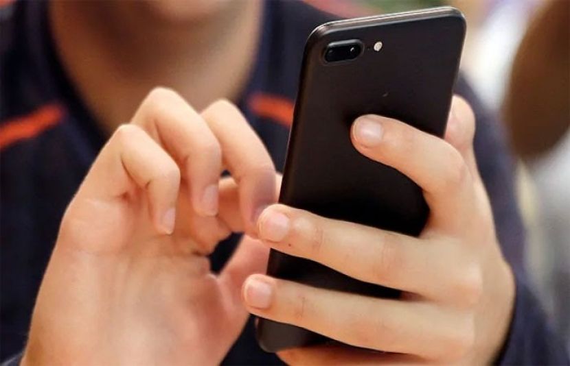 پنجاب کے تعلیمی اداروں میں موبائل فون اور سوشل میڈیا کے استعمال پر پابندی عائد کر دی گئی ہے۔