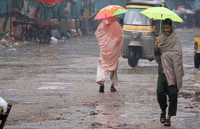 لاہور کے مختلف علاقوں میں آج صبح ہونے والی بارش سے درجہ حرارت میں کمی آگئی