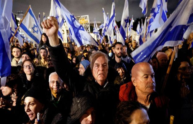 اسرائیل میں ہزاروں افراد نیتن یاہو کے خلاف سڑکوں پر نکل آئے