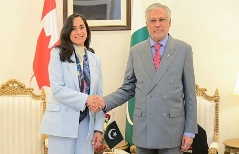نائب وزیراعظم و وزیر خارجہ اسحاق ڈار اور کینیڈا کی وزیر خارجہ انیتا آنند