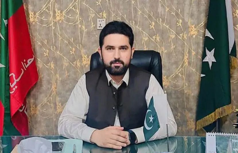 الیکشن کمیشن کی جانب سے ذاتی حیثیت میں طلب کیے جانے پر وزیراعلیٰ سہیل آفریدی نے خود پیش ہونے کے بجائے اپنے وکیل علی بخاری کو بھیجا