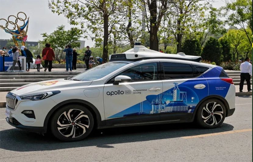 چینی حکام نے خود کار گاڑیوں کی فروخت کی اجازت کے طلب گار کار سازوں کے نو پروپوزل میں سے دو کی منظوری دی ہے