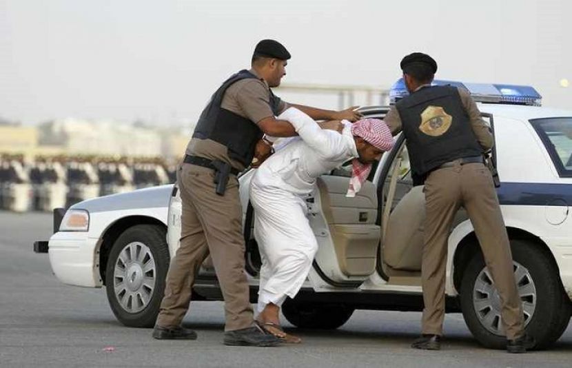 سعودی پولیس نے اہلیہ کو کار سے کچلنے کی کوشش کرنے والے شخص کو گرفتار کرکے اقدام قتل کا مقدمہ درج کرلیا 