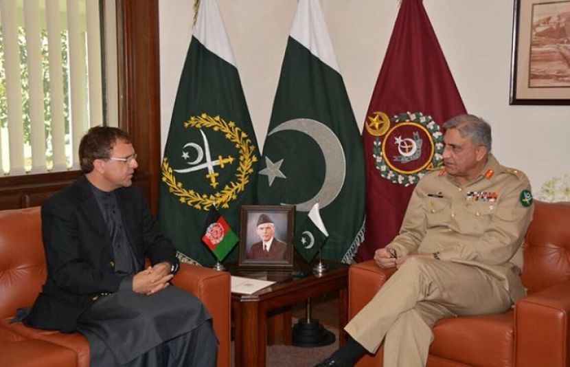 پاک فوج کے سپہ سالار جنرل قمر جاوید باجوہ سے افغان سفیر حضرت عمر زخیل وال نے جی ایچ کیو میں ملاقات کی