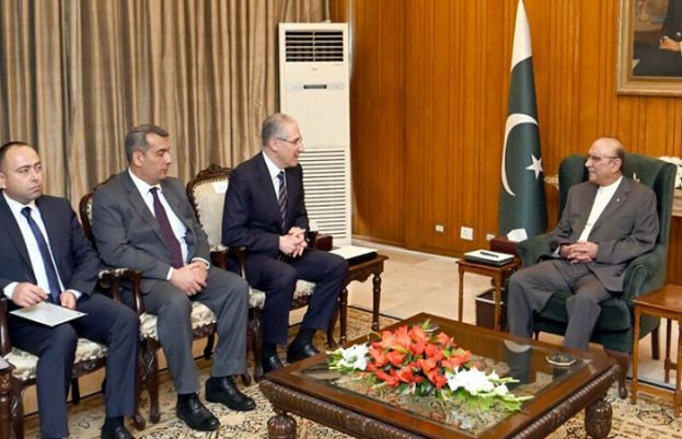صدر مملکت آصف علی زرداری سے اسلام آباد میں آذربائیجان کے وزیر ماحولیات اور قدرتی وسائل مختار بابائیف ملاقات کر رہے ہیں