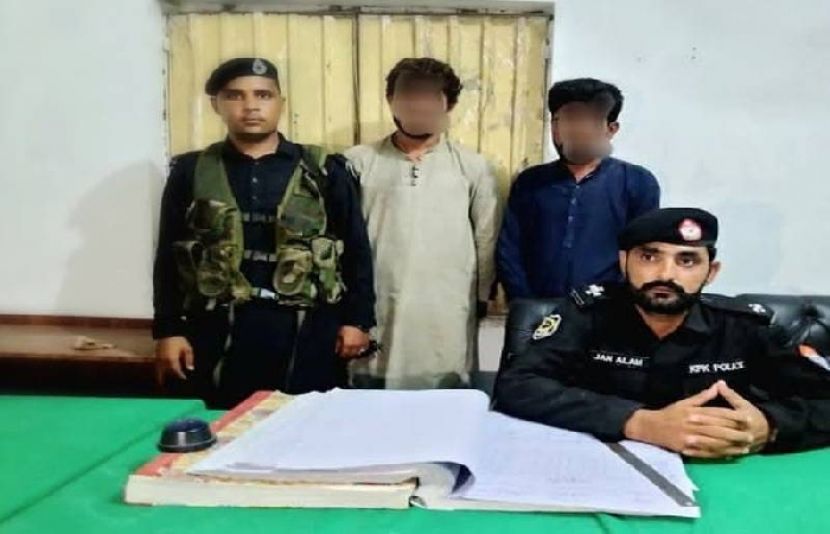 پشاور؛حادثے کا شکار ہیلی کاپٹر کا سامان چوری کرنے کی کوشش ناکام، 2ملزم گرفتار