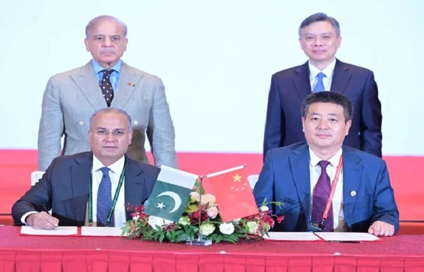 پاکستان اور چین کے درمیان 7 ارب ڈالر سے زائد مالیت کے معاہدے ہوگئے