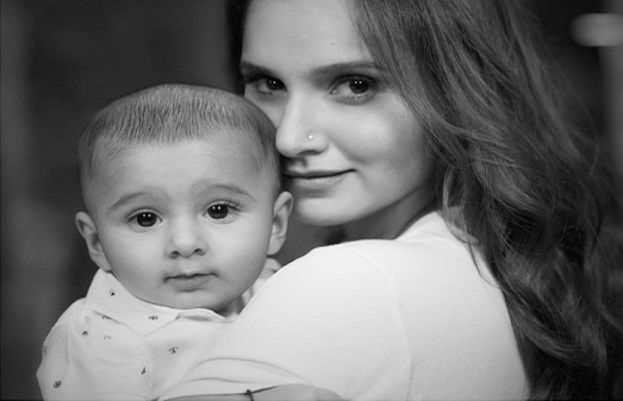  ثانیہ مرزا بیٹے اذہان مرزا کے ہمراہ