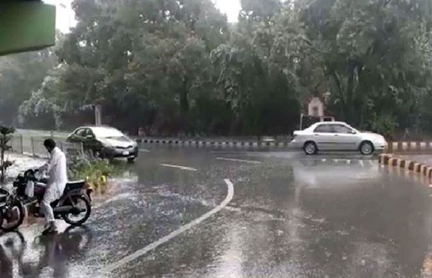 مختلف شہروں میں موسلادھار بارش سے موسم خوشگوار