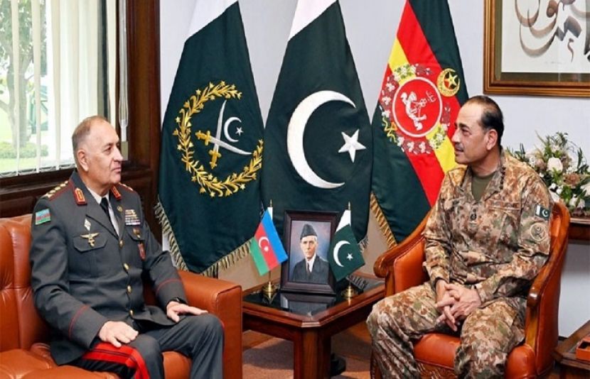 فیلڈ مارشل عاصم منیر سے آذربائیجان کے چیف آف جنرل سٹاف کرنل جنرل کریم ولیئیف ملاقات کر رہے ہیں