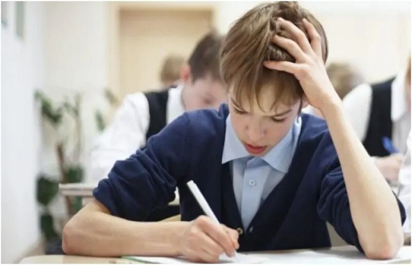 بچہ گھنٹوں کتابوں کے سامنے بیٹھنے اور سبق یاد کرنے کے باوجود امتحان کے دوران سب کچھ کیوں بھول جاتا ہے؟