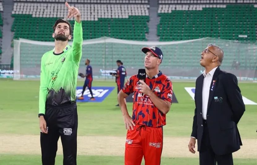 پی ایس ایل 11: کراچی کنگز کے خلاف لاہور قلندرز کا ٹاس جیت کر بیٹنگ کا فیصلہ